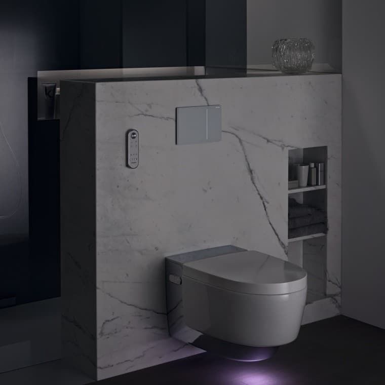 Geberit AquaClean Mera Comfort Chrom mit Orientierungslicht Geberit AquaClean Mera Comfort Chrom mit Orientierungslicht