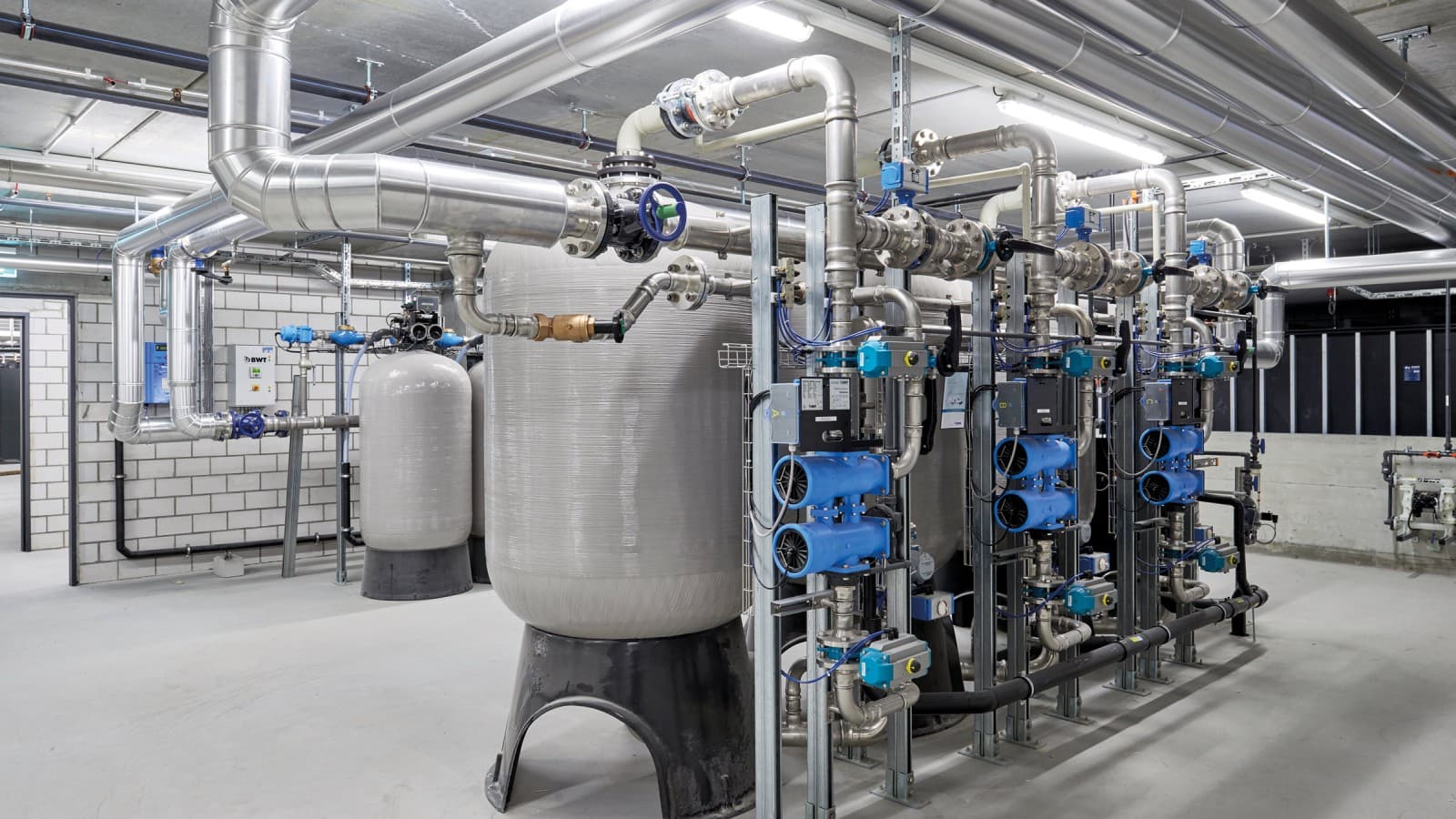 Wasseraufbereitungsanlage mit Geberit Mapress Edelstahl Leitungssystemen für verschiedene Anwendungen Wasseraufbereitungsanlage mit Geberit Mapress Edelstahl Leitungssystemen für verschiedene Anwendungen