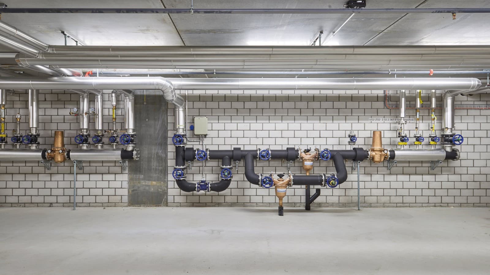 Zentrale Wasseraufbereitung für Trinkwasserverteilung zur sicheren Versorgung der Anlagen mit Geberit Mapress Edelstahl Zentrale Wasseraufbereitung für Trinkwasserverteilung zur sicheren Versorgung der Anlagen mit Geberit Mapress Edelstahl