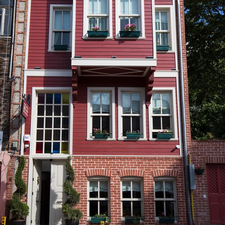 Vorher – nachher: Das Gebäude bei der Eröffnung im Jahr 2022 (© Haydar Erçin) Vorher – nachher: Das Gebäude bei der Eröffnung im Jahr 2022 (© Haydar Erçin)