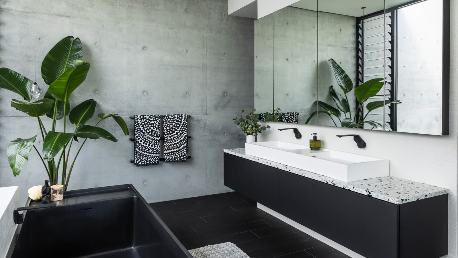 Lieblingsort: Badezimmer. "Nach einem anstrengenden Tag gibt es nichts Besseres, als in der Badewanne zu entspannen." (© Alyne Media) Lieblingsort: Badezimmer. "Nach einem anstrengenden Tag gibt es nichts Besseres, als in der Badewanne zu entspannen." (© Alyne Media)