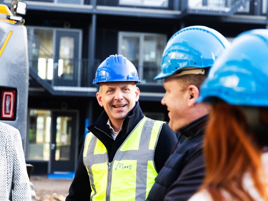 Umweltingenieur und Unternehmer Michel Baars setzt das modulare Bauen und die Kreislaufwirtschaft im Bauwesen in die Praxis um (© Fotostudio Gerard-Jan Vlekke/Fotovak BV) Umweltingenieur und Unternehmer Michel Baars setzt das modulare Bauen und die Kreislaufwirtschaft im Bauwesen in die Praxis um (© Fotostudio Gerard-Jan Vlekke/Fotovak BV)