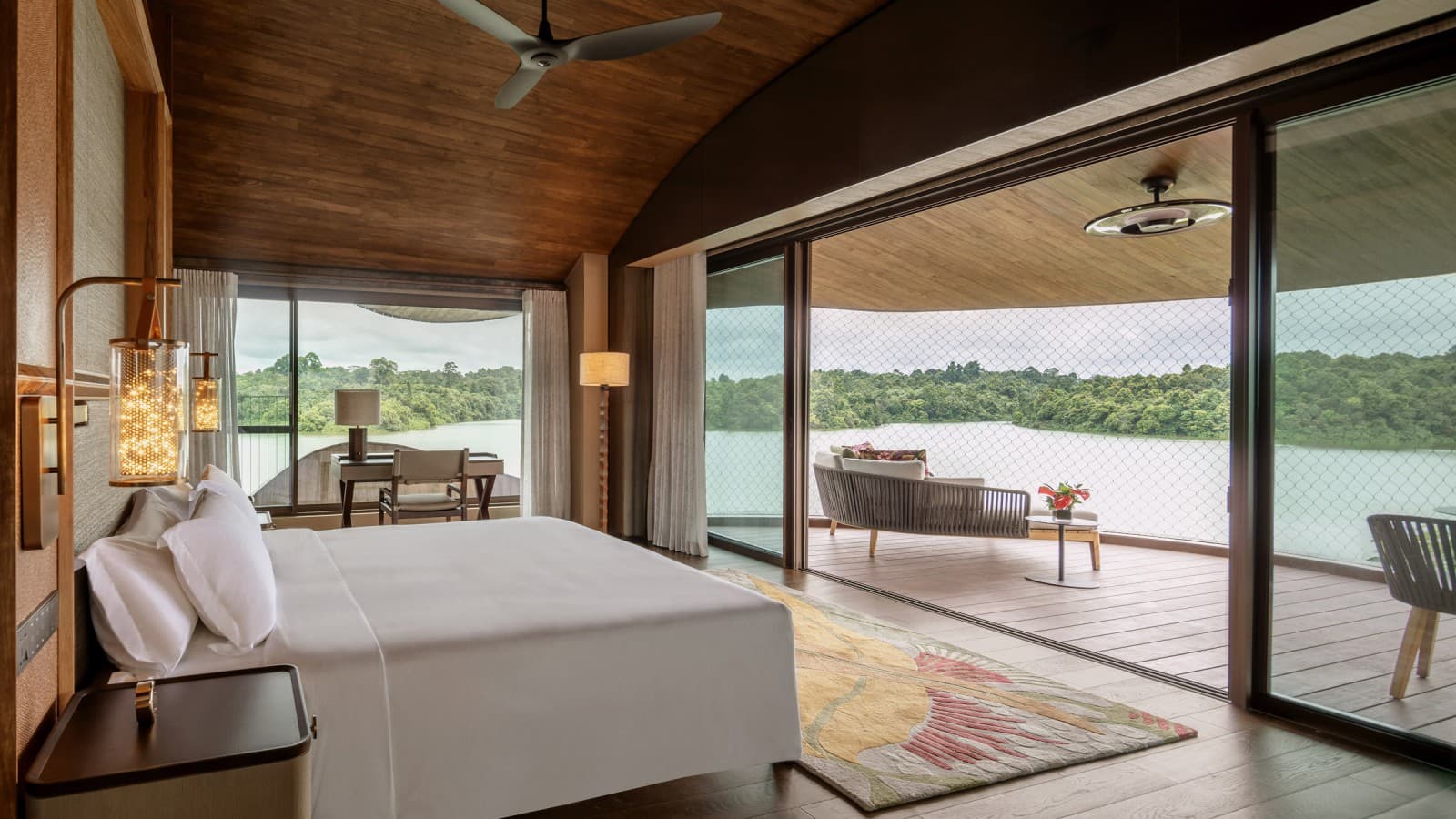 Aus den Samenkapsel-Häusern eröffnet sich der Blick auf Wasserflächen und Urwald (© Banyan Tree) Aus den Samenkapsel-Häusern eröffnet sich der Blick auf Wasserflächen und Urwald (© Banyan Tree)