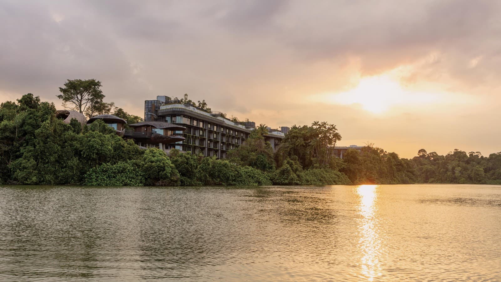 Teil des Resorts ist auch ein fünfstöckiges Gebäude (© Banyan Tree) Teil des Resorts ist auch ein fünfstöckiges Gebäude (© Banyan Tree)