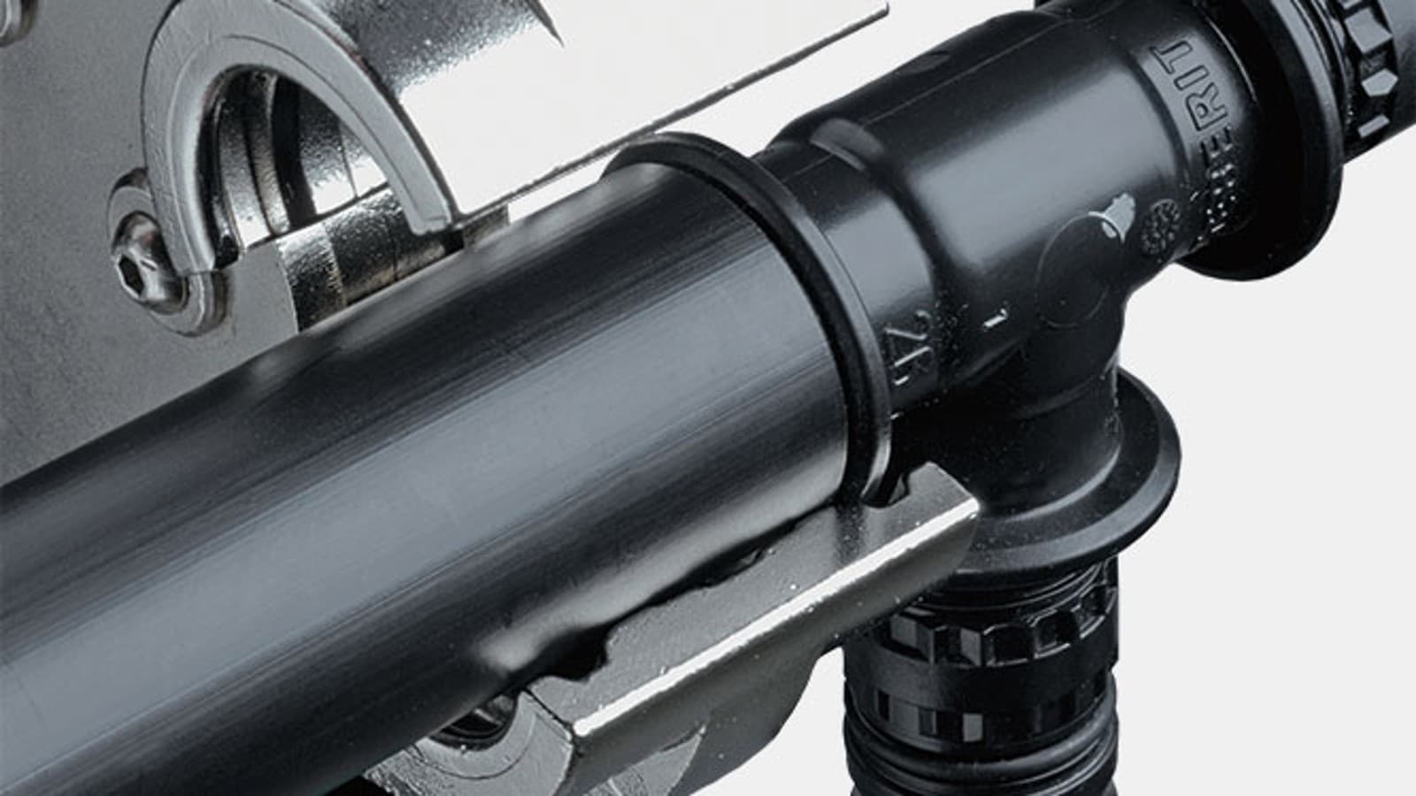 Die Pressbackenführung macht falsches Ansetzen bei Geberit Mepla nahezu unmöglich Die Pressbackenführung macht falsches Ansetzen bei Geberit Mepla nahezu unmöglich